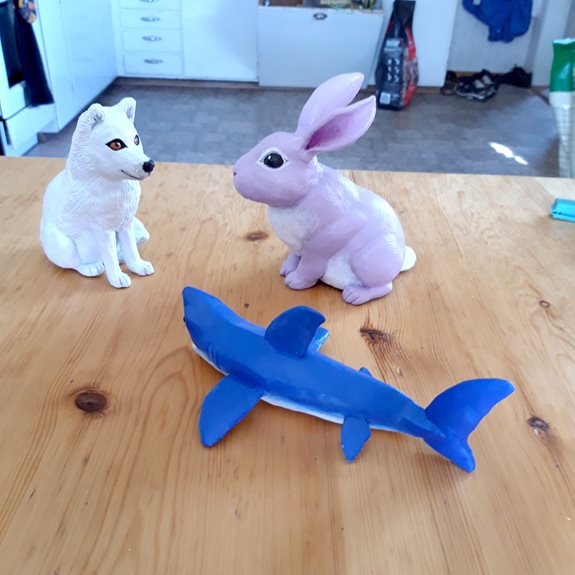 Fjällräven, kaninen och hajen träffas.