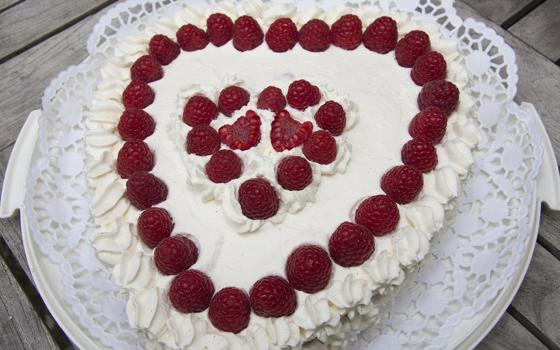 Gräddtårta med hallon