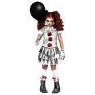 Flicka som är målad till clown och håller i en svart ballong.